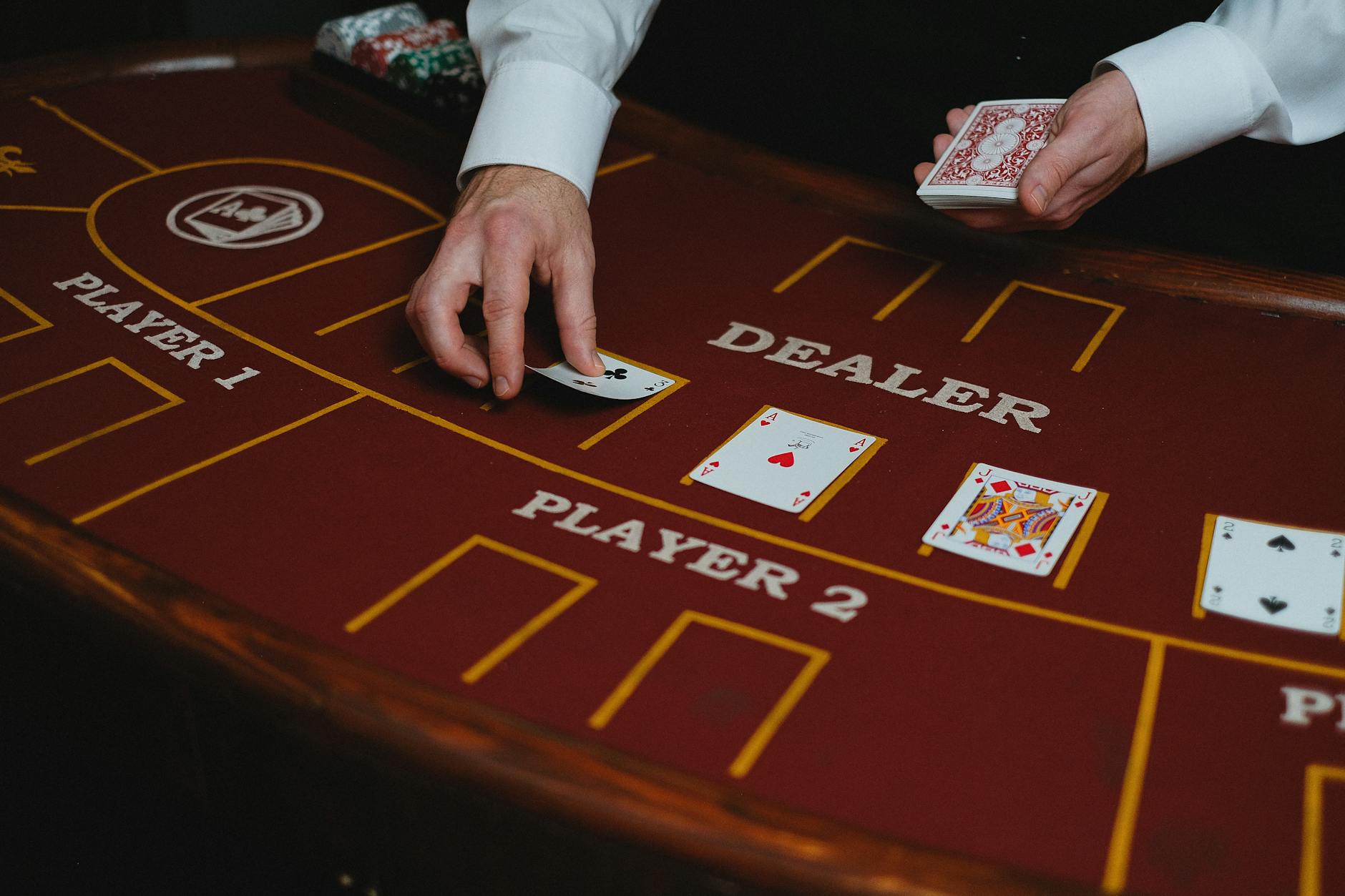 Poker không chỉ là bài mạnh, mà còn là quyết định đúng thời điểm.